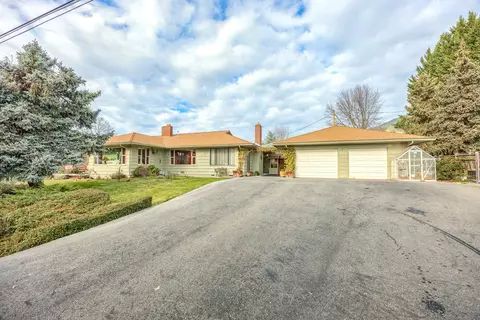120 NE Scenic Dr, Grants Pass, OR 97526