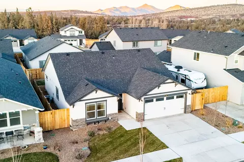 2413 NW Teak Pl, Redmond, OR 97756
