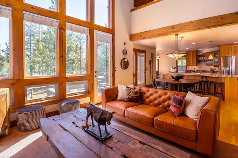 57620 Holly Ln, Sunriver, OR 97707