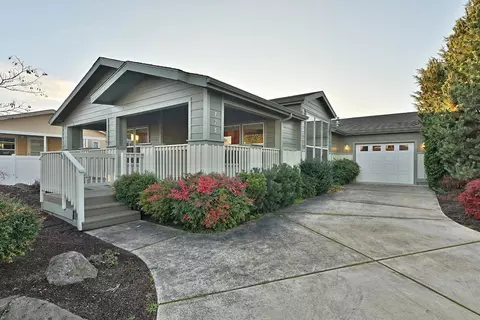 776 Westlake Dr, Grants Pass, OR 97526