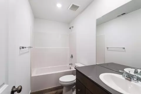 Bath - 51764 Jubilee Pine Dr, La Pine, OR 97739 photo 2 of 2