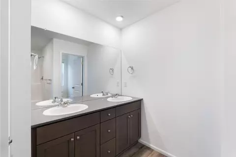 Bath - 51764 Jubilee Pine Dr, La Pine, OR 97739 photo 1 of 2