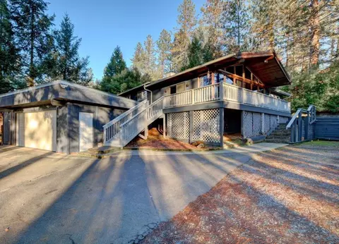 920 Pine St, Rogue River, OR 97537