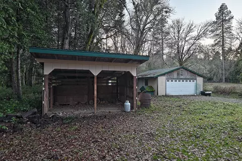 Exterior - 1523 Cedar Flat Rd, Williams, OR 97544 photo 6 of 10