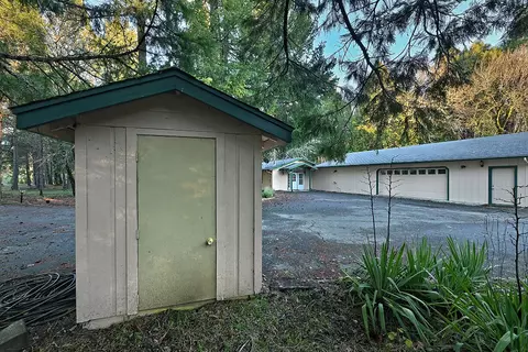 Exterior - 1523 Cedar Flat Rd, Williams, OR 97544 photo 5 of 10