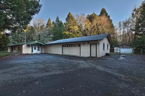 Exterior - 1523 Cedar Flat Rd, Williams, OR 97544 photo 2 of 10