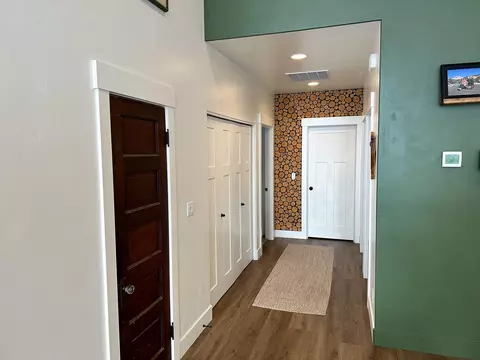 Entry Way - 54812 Pine Crest Rd, Bend, OR 97707 photo 3 of 3