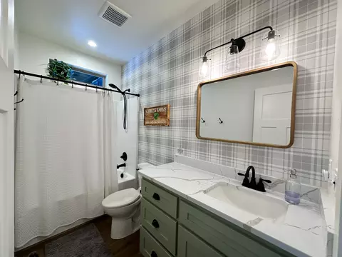 Bath - 54812 Pine Crest Rd, Bend, OR 97707 photo 2 of 2