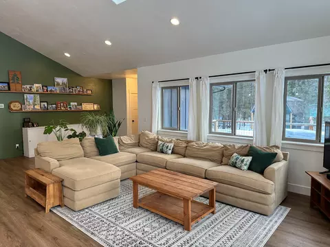 Living - 54812 Pine Crest Rd, Bend, OR 97707 photo 1 of 4