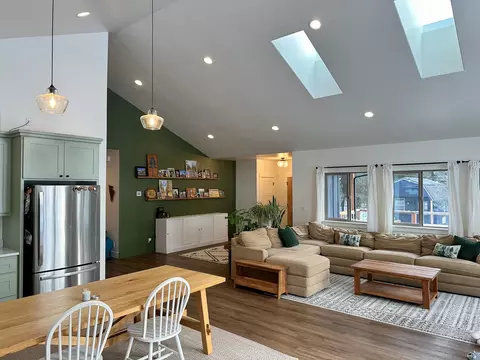 Living - 54812 Pine Crest Rd, Bend, OR 97707 photo 4 of 4