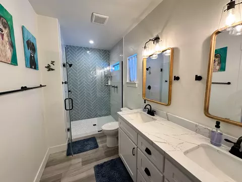 Bath - 54812 Pine Crest Rd, Bend, OR 97707 photo 1 of 2