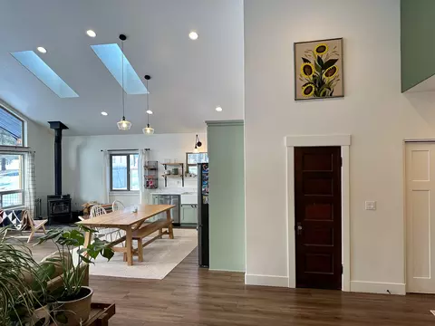 Entry Way - 54812 Pine Crest Rd, Bend, OR 97707 photo 2 of 3