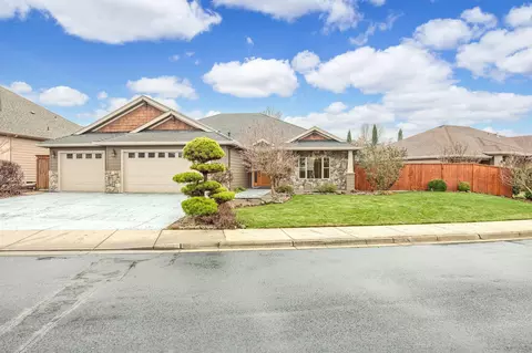 958 Pumpkin Ridge Dr, Eagle Point, OR 97524