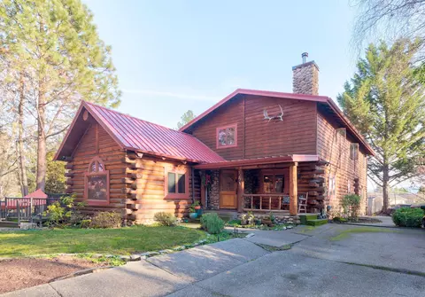 261 NW Springwood Pl, Grants Pass, OR 97526