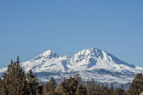17915 Cascade Estates Dr, Bend, OR 97703 photo 2