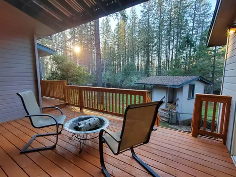 101 Autumn Ln, Grants Pass, OR 97527