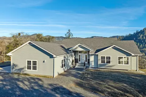 2394 Right Fork Foots Creek Rd, Gold Hill, OR 97525