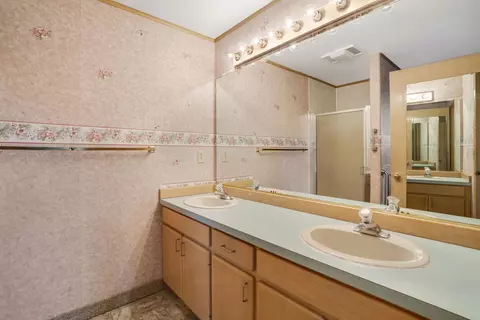 Bath - 16946 Varco Rd, Bend, OR 97703 photo 2 of 3