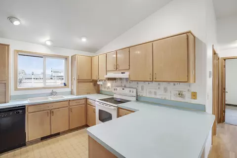 Kitchen - 16946 Varco Rd, Bend, OR 97703 photo 3 of 3