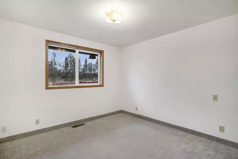 Bedroom - 16946 Varco Rd, Bend, OR 97703 photo 1 of 6