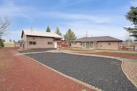 Exterior - 16946 Varco Rd, Bend, OR 97703 photo 3 of 6