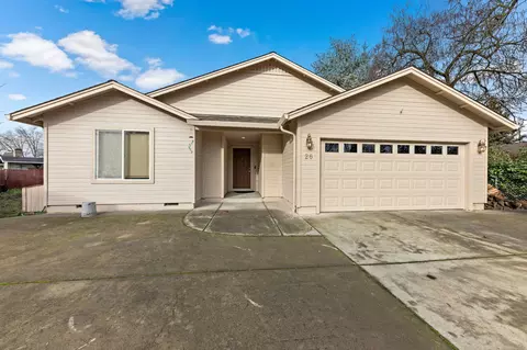 26 Morning Glory Ct, Central Point, OR 97502