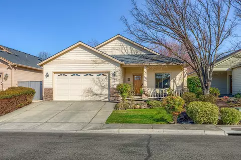 935 Village Cir, Medford, OR 97504