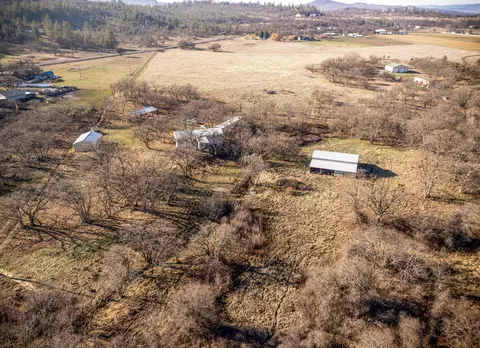 4477 E Antelope Rd, Eagle Point, OR 97524 photo 2