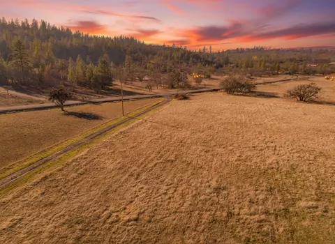 4477 E Antelope Rd, Eagle Point, OR 97524