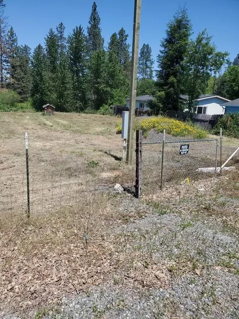5270 Redwood Ave, Grants Pass, OR 97527