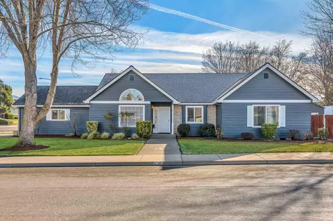 2416 Greenridge Dr, Medford, OR 97504