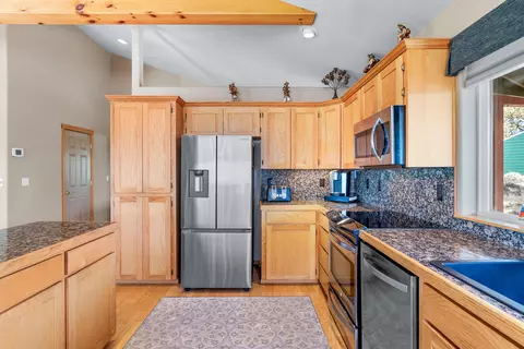 Kitchen - 65195 85th St, Bend, OR 97703 photo 2 of 3