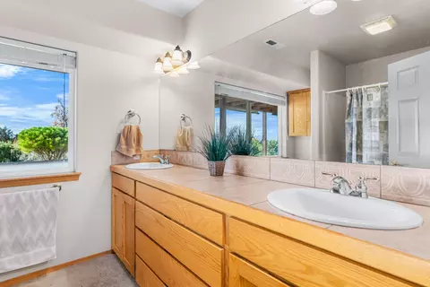 Bath - 65195 85th St, Bend, OR 97703 photo 3 of 3