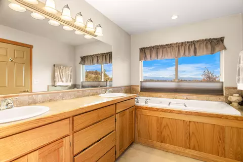 Bath - 65195 85th St, Bend, OR 97703 photo 1 of 3
