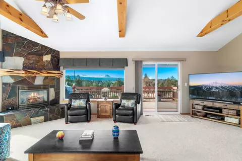 Living - 65195 85th St, Bend, OR 97703 photo 2 of 4
