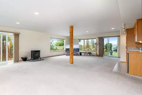Living - 65195 85th St, Bend, OR 97703 photo 3 of 4