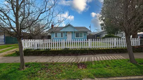 723 W 2nd St, Medford, OR 97501