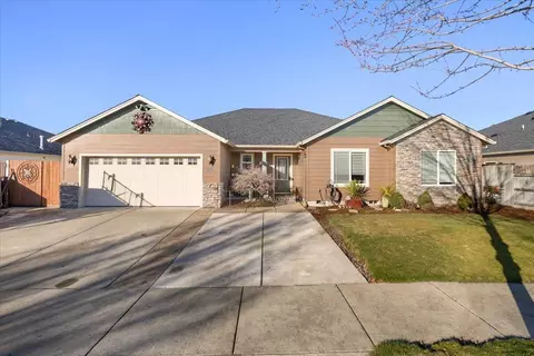 3271 Dearborn Ln, Medford, OR 97504