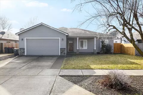 981 Willowdale Ave, Medford, OR 97501