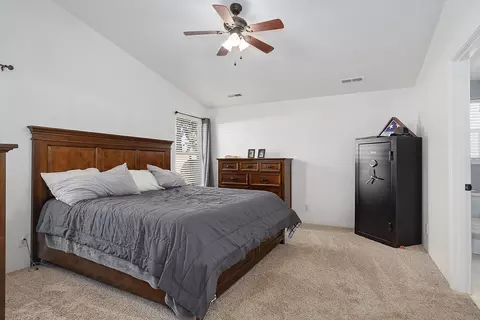 Bedroom - 492 Westminster Dr, Eagle Point, OR 97524 photo 2 of 3