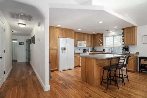 Entry Way - 492 Westminster Dr, Eagle Point, OR 97524 photo 1 of 1