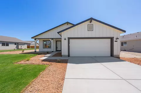 253 NW Par Ave #103, Madras, OR 97741