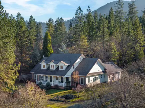 296 Hillview Dr, Grants Pass, OR 97527