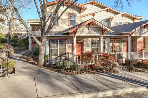 905 Mountain Meadows Cir, Ashland, OR 97520