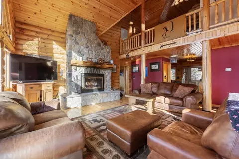 Living - 23074 Rivercrest Dr, Sprague River, OR 97639 photo 2 of 3