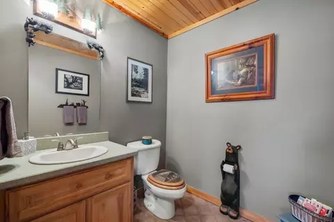 Bath - 23074 Rivercrest Dr, Sprague River, OR 97639 photo 1 of 3