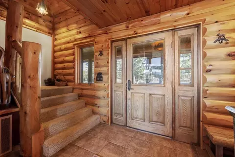 Entry Way - 23074 Rivercrest Dr, Sprague River, OR 97639 photo 2 of 6