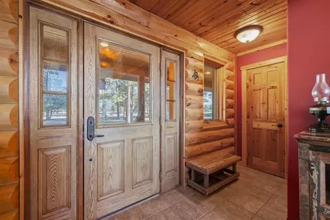Entry Way - 23074 Rivercrest Dr, Sprague River, OR 97639 photo 1 of 6