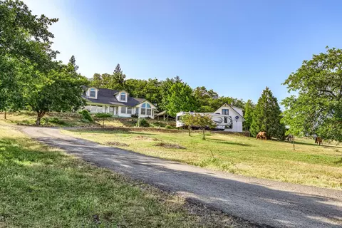 2387 Brophy Rd, Eagle Point, OR 97524 photo 1
