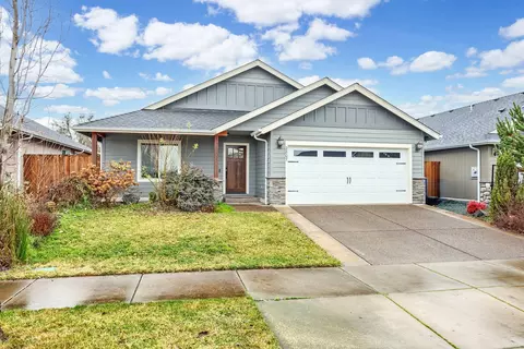 2807 Esther Ln, Grants Pass, OR 97527